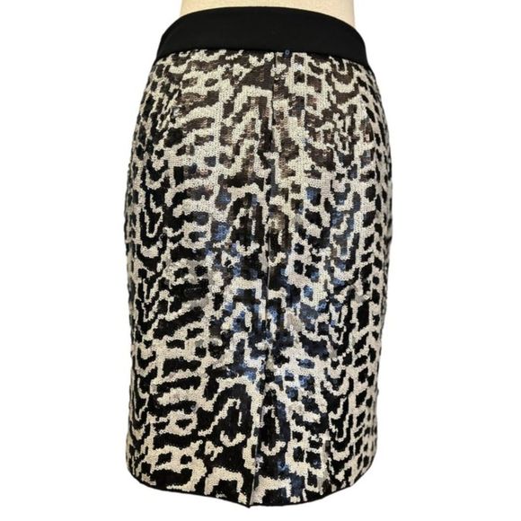 The Limited Sequin Pencil Skirt Animal Cat Print Snow Leopard SZ 4 Black White - Picture 1 of 13